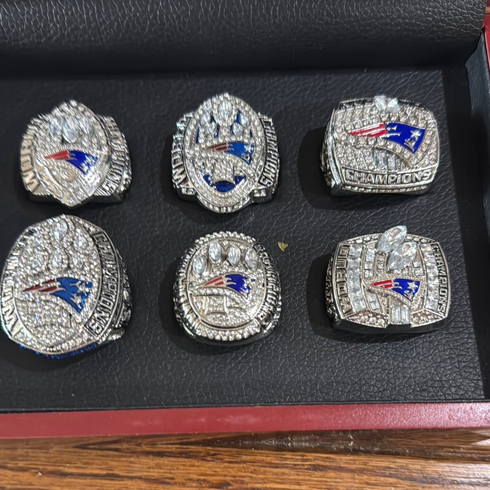 Set of Six Silver Championship Rings in Display Case - Picture 2 of 3